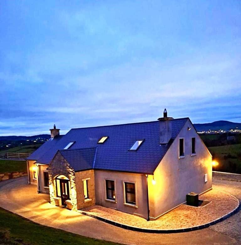 Crohill Hideaway Villa Newry Exterior photo